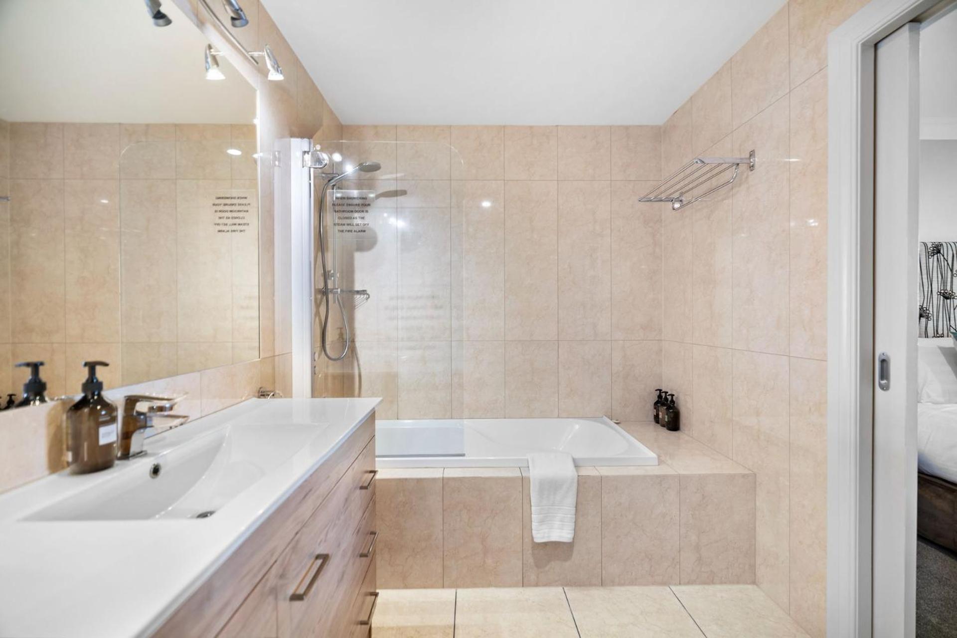 Lakefront Luxury 912 The Beacon 3 Bedroom كوينستاون المظهر الخارجي الصورة