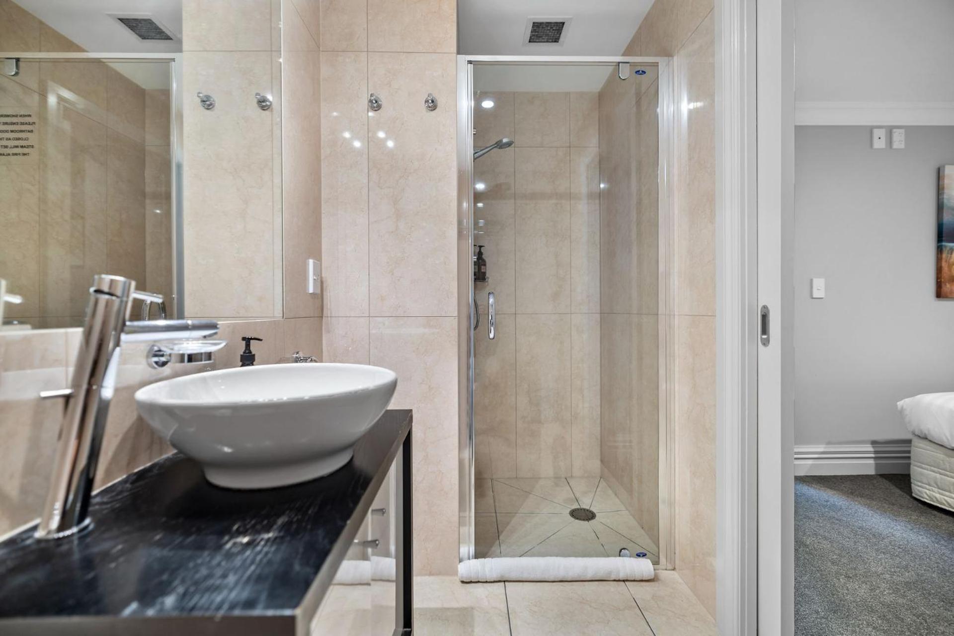 Lakefront Luxury 912 The Beacon 3 Bedroom كوينستاون المظهر الخارجي الصورة